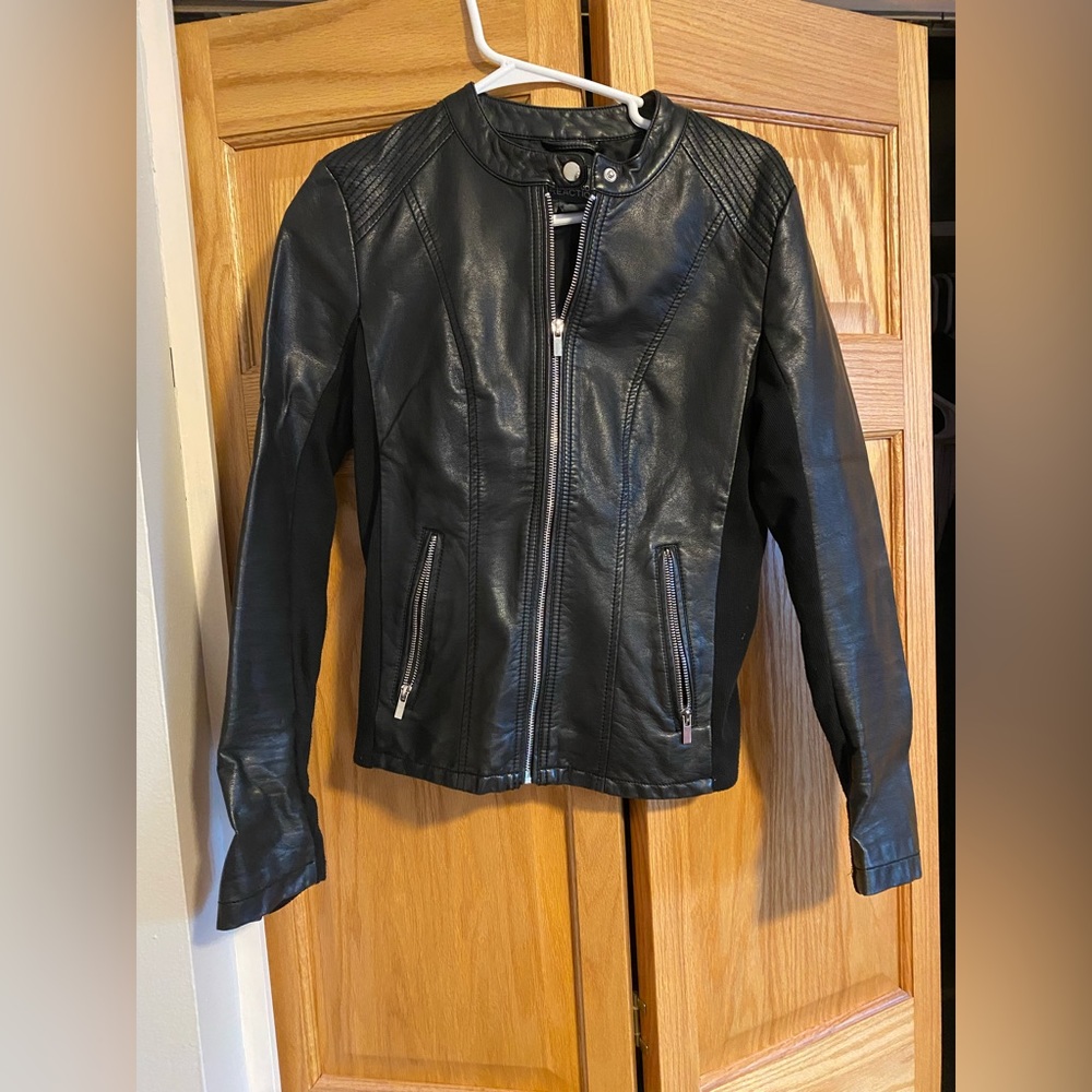 Kenneth Cole Reaction. Black leather jacket. Size small.